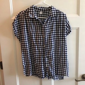 Gingham linen like top.